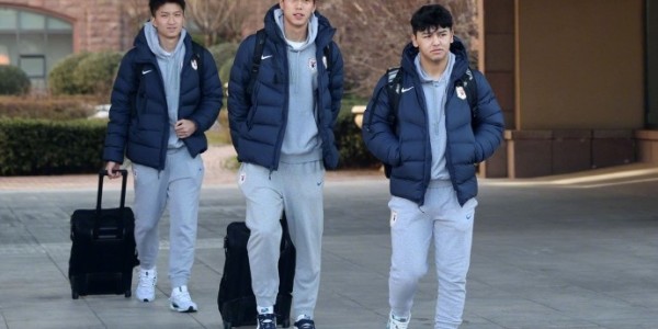 天博官方通道-1月7日上午，山东泰山出发前往海口，进行为期三周的第一阶段冬训