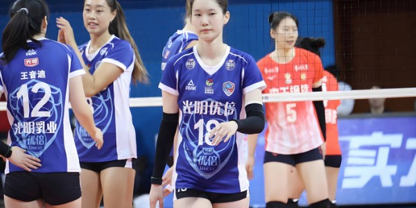 许晓婷拉胯，但她站了出来！传球稳定，或成上海女排新主力二传|黄欣悦|范赖克|高意|欧阳茜茜|沃隆科娃_新浪体育_新浪新闻