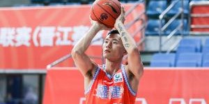 陈林坚完成山东男篮首秀 10投7中&amp;amp;三分5中3 得到全场最高18分