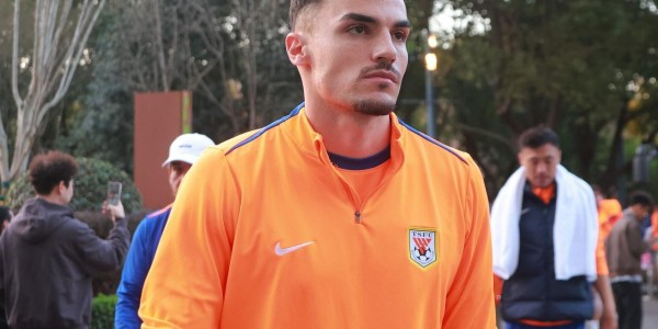 天博中国入口--6分首战即决战，韩鹏李金羽同室操戈，首发呼之欲出，泰山开门红